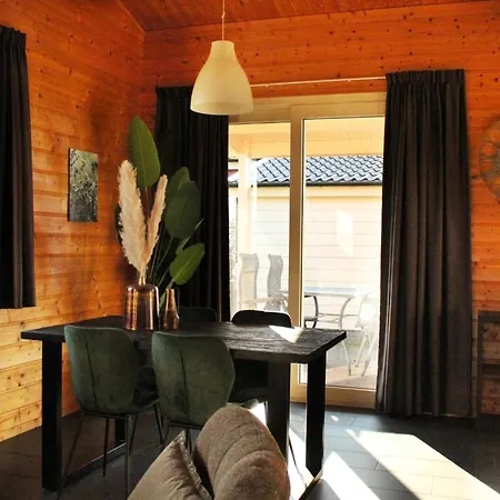 Дом отдыха With Covered Terrace And Pool