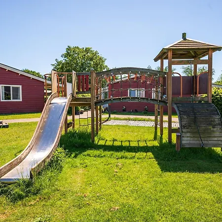 With Covered Terrace And Pool Дом отдыха Someren-Heide